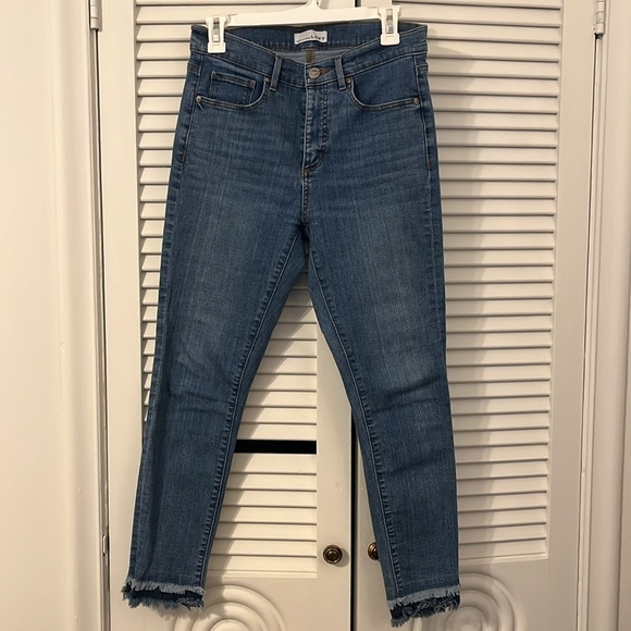 LOFT made and loved women’s skinny size 6/28 jeans. Used in great condition. - Picture 2 of 4
